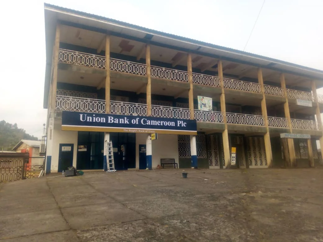 Signalétique bancaire et présence institutionnelle